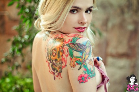 Icasso - Yesterday, blonde, tattooed