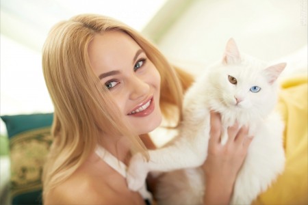 Blonde Talia with A white pussy, blonde
